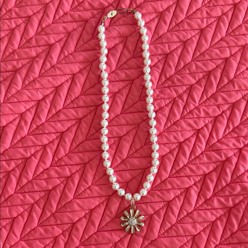Vintage Faux Pearl Necklace Gold Flower Pendant Bridal Classic 18”